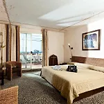 Bw Premier Collection Mondial Hotel 4*