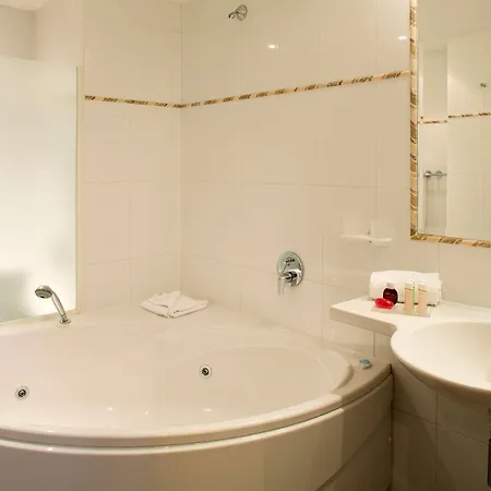 Bw Premier Collection Mondial Hotel 4*