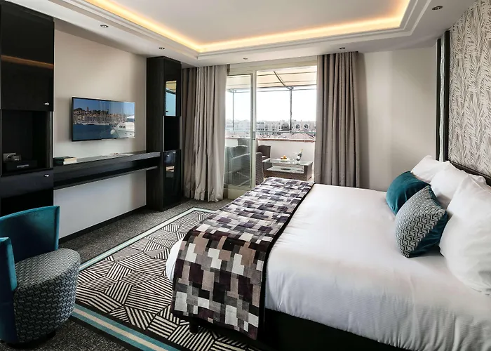 Bw Premier Collection Mondial Hotel 4*
