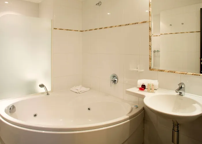 Bw Premier Collection Mondial Hotel 4*