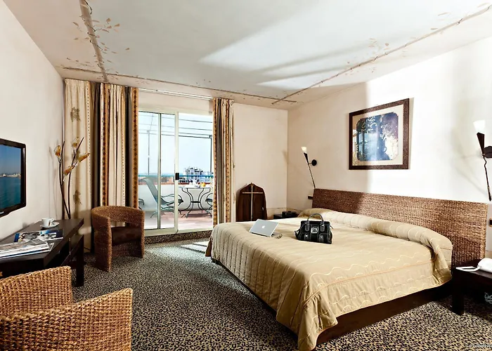 Bw Premier Collection Mondial Hotel 4*